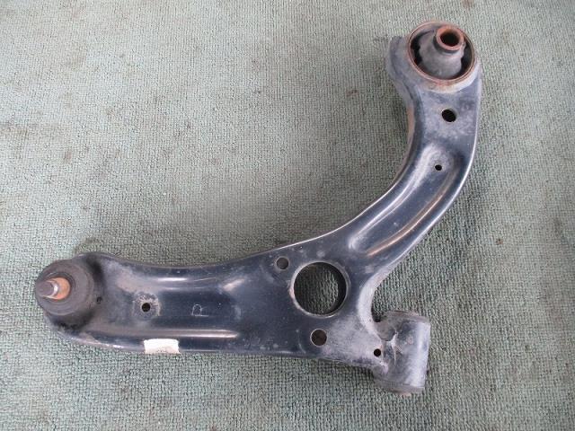 【中古】中古部品 ミラ L275S 右フロントロアアーム 【3340030100-001615415051720】