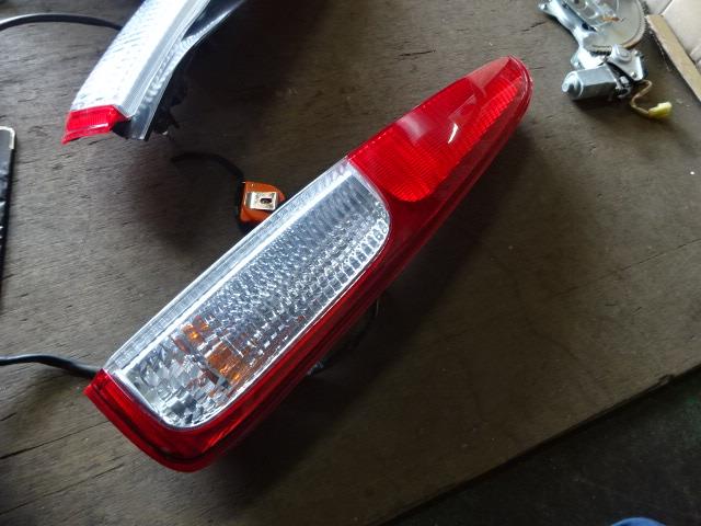 【中古】中古部品 ムーヴ L900S 右テールランプ 【3310410000-001617299115500】