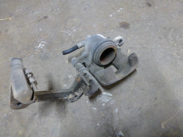 【中古】中古部品 KEI HN11S 左フロントキャリパー 【3310410000-001143435544360】