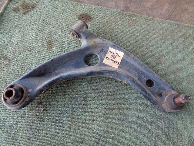 【中古】中古部品 ヴィッツ SCP90 右フロントロアアーム 【3340030100-001711362251720】