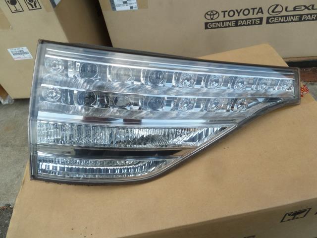 【中古】中古部品 エスティマ AHR20W リアフィニッシャーパネル 【3500220000-001504310215200】