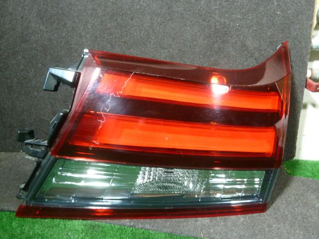 【中古】中古部品 アルファード GGH30W 右テールランプ 【3500220000-001472076615500】