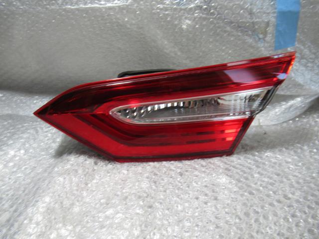 【中古】中古部品 カムリ AXVH70 右テールランプ 【3500220000-001705315715500】