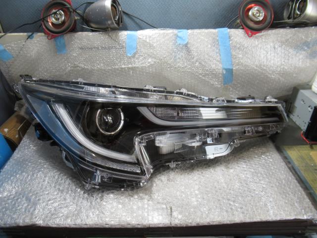 【中古】中古部品 カローラスポーツ ZWE211H 右ヘッドランプ 【3500220000-220606500410800】