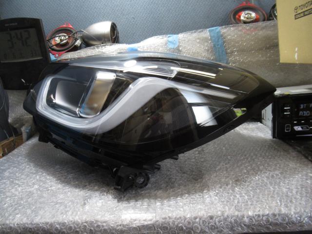 【中古】中古部品 フィット GR1 左ヘッドランプ 【3500220000-220817500210900】 2