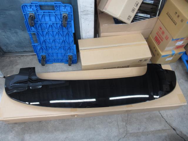 【中古】中古部品 ヴォクシー ZWR90W リアスポイラー 【3500220000-220328500415400】