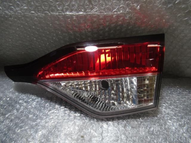 【中古】中古部品 カローラ ZRE212 右テールランプ 【3500220000-220721500115500】