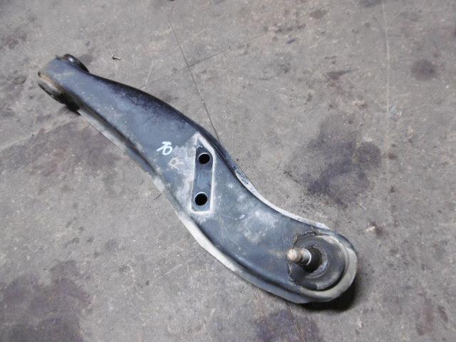 【中古】中古部品 ハイゼット S100P 右フロントロアアーム 【3310410000-001256536351720】