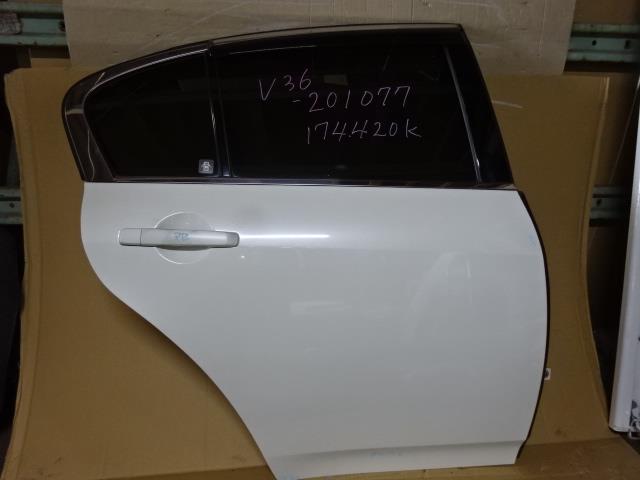 【中古】中古部品 スカイライン V36 右リアドア 【3310410000-001532563013300】