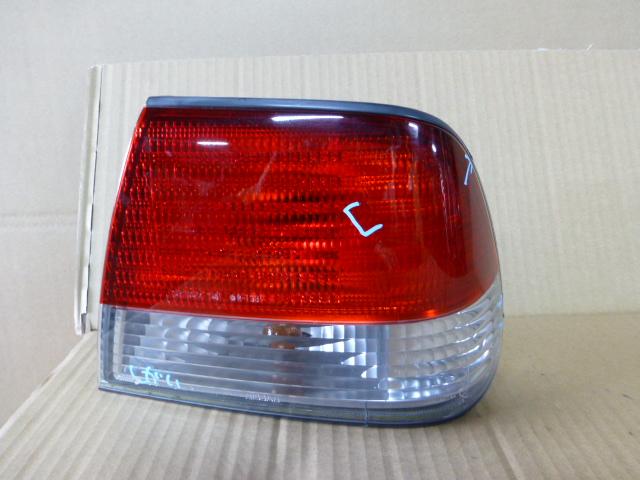 【中古】中古部品 サニー FB15 右テールランプ 【3310410000-001026030615500】