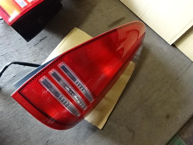 【中古】中古部品 セレナ TC24 右テールランプ 【3310410000-001507235315500】