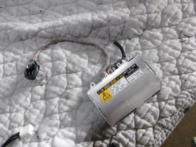 【中古】中古部品 プログレ JCG10 ライトコントロールユニット 【3310410000-001325834710810】