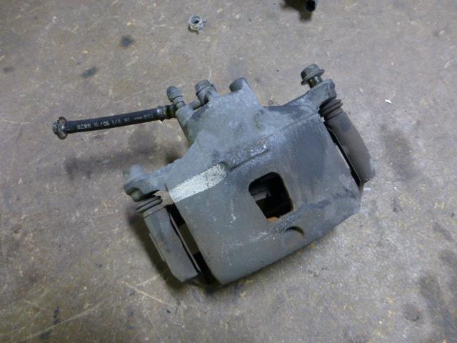 【中古】中古部品 キューブ YZ11 右フロントキャリパー 【3310410000-001103856444330】