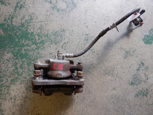 【中古】中古部品 AZワゴン MJ23S 右フロントキャリパー 【3330810100-220908000144330】