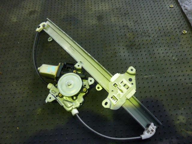 【中古】中古部品 サニー FB15 左フロントドアレギュレータ・モーター 【3310410000-000899387913220】
