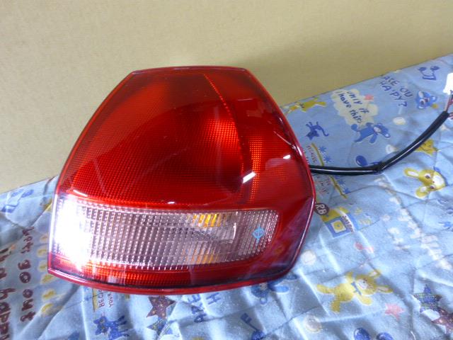 【中古】中古部品 ウイングロード WFY11 右テールランプ 【3310410000-001161773515500】