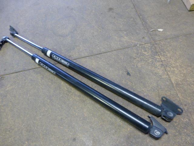 【中古】中古部品 ハイエース KZH100G バックドアダンパー 【3310410000-001087658777250】