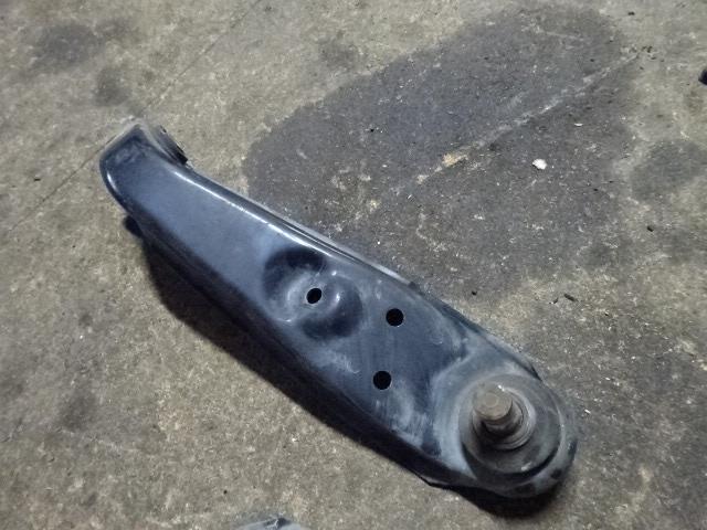 【中古】中古部品 eKワゴン H82W 右フロントロアアーム 【3310410000-001613082551720】