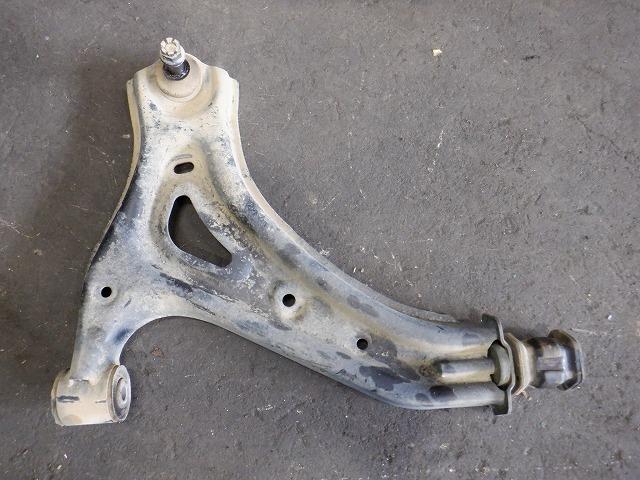 【中古】中古部品 アクティ HA9 右フロントロアアーム 【3340140100-000022116951720】