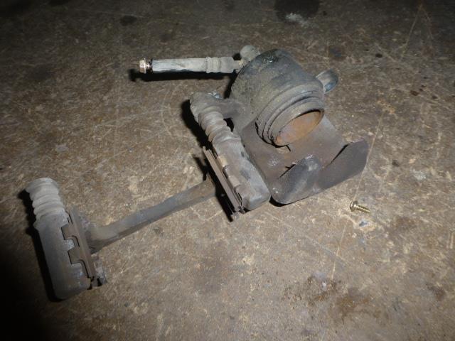 【中古】中古部品 ワゴンR CT21S 左フロントキャリパー 【3310410000-001122245344360】