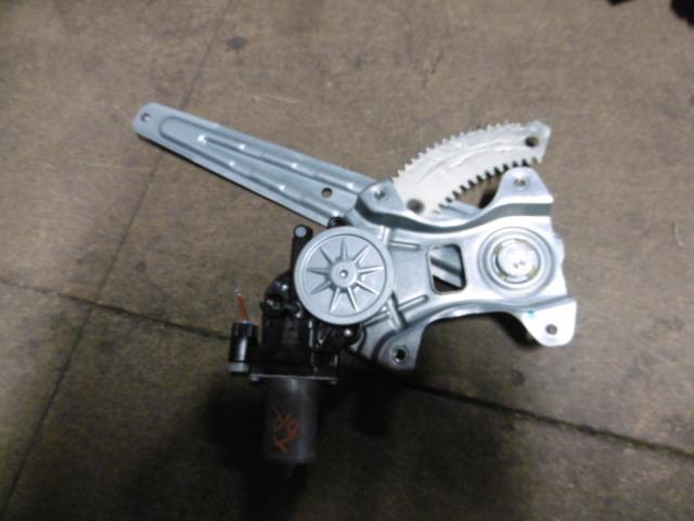 【中古】中古部品 ハスラー MR41S 右リアドアレギュレータ・モーター 【3310410000-001412165713320】