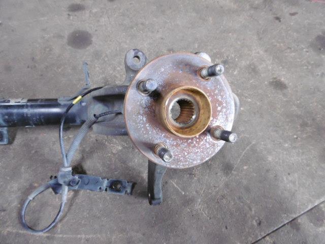 【中古】中古部品 デミオ DY3W 右フロントナックルハブ 【3310410000-001195869044310】