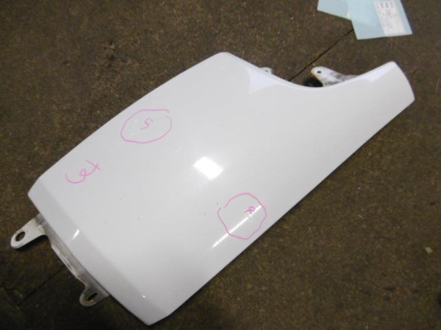 メーカー マツダ 車名 タイタン 型式類別 10709-0006 グレード 2000 認定型式 GE-SYE6T 車両タイプ トラック 年式 H13/1 シフト 駆動 通称型式 エンジン型式 FE-E ミッション型式 アクスル型式 車体色 白 車体色No トリム色No 走行距離(Km) 78,000 メーカー純正品番 W620-52-211F 部品メーカー品番 保証 0ヶ月/0km 付加情報 ★車体色No【白】再塗装; ,(1)凹み 50mm (2)凹み 40mm (3)その他() 透かし凹5c (4)爪線傷爪擦り 多数(10前後) (5)その他() 浅い傷全体 (6)その他() 青塗料付着 (7)その他() 浮サビ有 商品情報 ※純正番号およびモデル番号は参考としてください。※リビルト部品を購入される際のお願い【再生部品】と表示されているものをリビルト部品と呼んでいます。リビルト部品の場合には、交換時に取り外した部品をご返却していただく場合があります。詳しくはこちら※大物商品(ドア・ボンネット・バンパー等)は個人宅への配送ができない場合がございます。その場合、最寄りの配送業者支店止め等の対応となりますので、あらかじめご了承ください。 ページ上部へ【中古】中古部品 タイタン SYE6T 左フロントコーナーパネル 【3310410000-001388580511400】