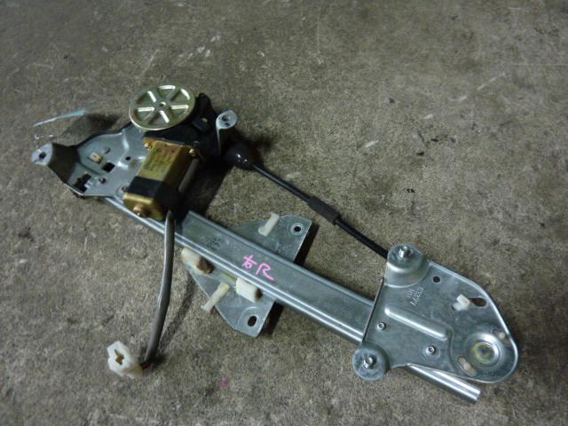 メーカー マツダ 車名 ファミリア 型式類別 07649-0352 グレード 1500 ES 認定型式 E-BHALP 車両タイプ 4ドアセダン 年式 H8/ シフト 駆動 通称型式 エンジン型式 Z5-DE ミッション型式 アクスル型式 車体色 銀 車体色No 3L トリム色No 走行距離(Km) 108,000 メーカー純正品番 部品メーカー品番 保証 0ヶ月/0km 付加情報 2P・ワイヤー式レギュレター付 商品情報 ※純正番号およびモデル番号は参考としてください。※リビルト部品を購入される際のお願い【再生部品】と表示されているものをリビルト部品と呼んでいます。リビルト部品の場合には、交換時に取り外した部品をご返却していただく場合があります。詳しくはこちら※大物商品(ドア・ボンネット・バンパー等)は個人宅への配送ができない場合がございます。その場合、最寄りの配送業者支店止め等の対応となりますので、あらかじめご了承ください。 ページ上部へ【中古】中古部品 ファミリア BHALP 右リアドアレギュレータ・モーター 【3310410000-000854139813320】