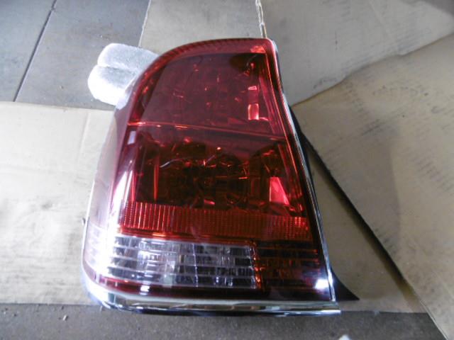 【中古】中古部品 クラウンマジェスタ JZS177 左テールランプ 【3310410000-001357317215600】