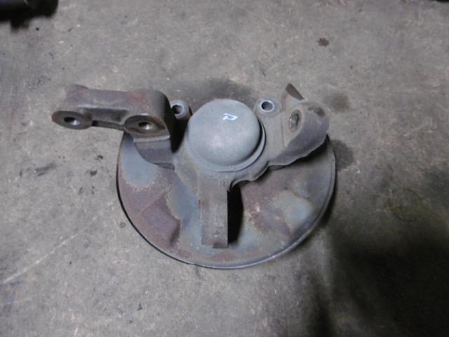 【中古】中古部品 ハイゼット S200P 右フロントナックルハブ 【3310410000-001323960344310】