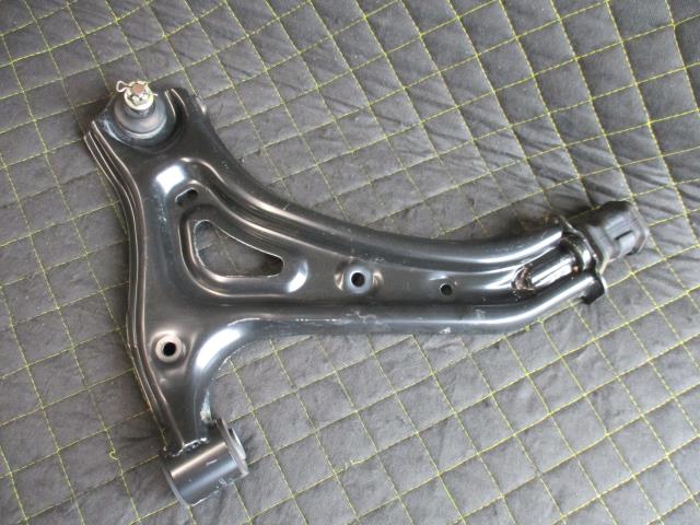 【中古】中古部品 アクティ HA9 右フロントロアアーム 【3330660100-000022319551720】