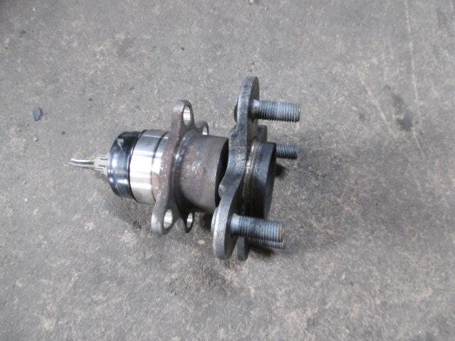 【中古】中古部品 ブーン M300S リアハブ 【3310410000-001400028144470】