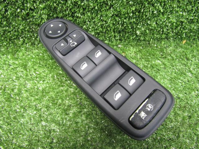 【中古】中古部品 シトロエン C4 B585F02P パワーウインドウスイッチ 【3330200100-210923000061900】