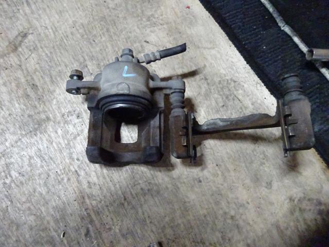 【中古】中古部品 エブリィ DA64W 左フロントキャリパー 【3310410000-001689031844360】