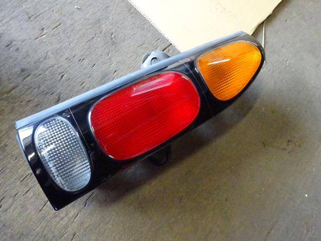 樂天商城 - 【中古】中古部品 ハイゼットアトレ S220G 左テールランプ 【3310410000-001697678415600】