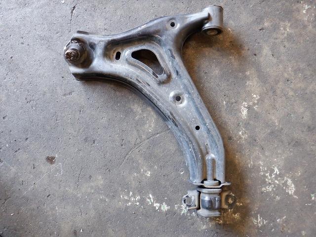 【中古】中古部品 アクティ HA9 左フロントロアアーム 【3340140100-000022250851740】