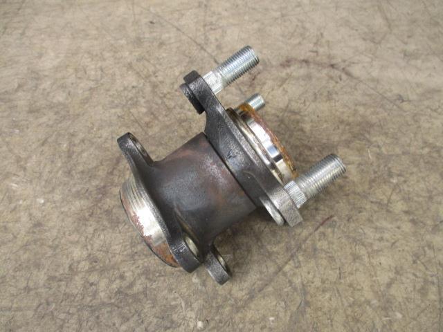 【中古】中古部品 アルト HA36V リアハブ 【3310190100-000223025344470】