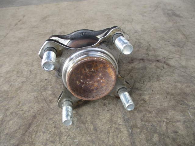 【中古】中古部品 アルト HA36V リアハブ 【3310190100-000223025344471】