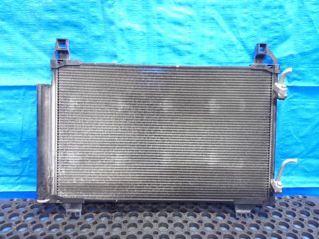 【中古】中古部品 ヴィッツ KSP90 コンデンサー 【3310200100-000016275460600】