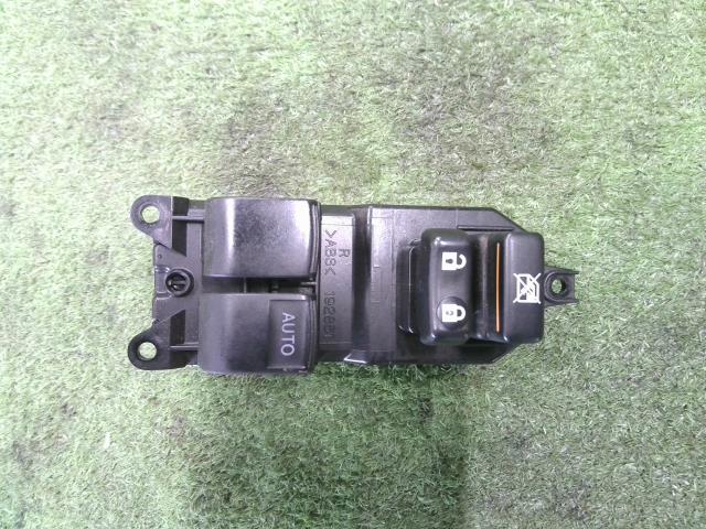 【中古】中古部品 アクア NHP10 パワーウインドウスイッチ 【3310200100-000016228661900】