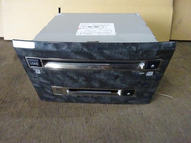 中古部品 クラウン GRS180 CDチェンジャー 