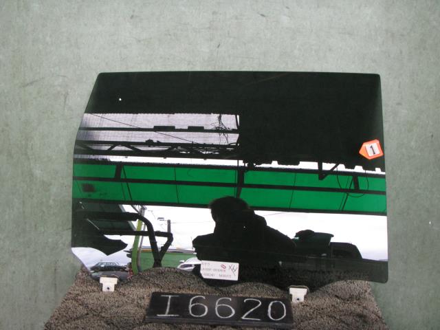 【中古】中古部品 ステラ LA100F 左リアドアガラス 【3310120100-001476009213430】