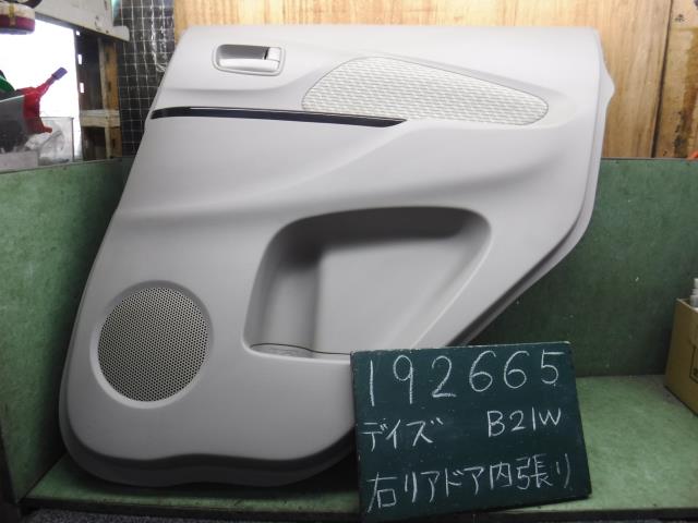 メーカー 日産 車名 デイズ 型式類別 17552-1002 グレード 660 認定型式 DBA-B21W 車両タイプ 5ドアハッチバック 年式 H27/5 シフト 駆動 通称型式 エンジン型式 3B20-DE ミッション型式 アクスル型式 車体色 パープル 車体色No V09 トリム色No 05A 走行距離(Km) 61,000 メーカー純正品番 82900-6A01F 部品メーカー品番 7222B472HB 保証 0ヶ月/0km 付加情報 パワーウィンドウスイッチ付(未保証)パネル部分傷多い 7222B472HB 商品情報 ※純正番号およびモデル番号は参考としてください。※リビルト部品を購入される際のお願い【再生部品】と表示されているものをリビルト部品と呼んでいます。リビルト部品の場合には、交換時に取り外した部品をご返却していただく場合があります。詳しくはこちら※大物商品(ドア・ボンネット・バンパー等)は個人宅への配送ができない場合がございます。その場合、最寄りの配送業者支店止め等の対応となりますので、あらかじめご了承ください。 ページ上部へ【中古】中古部品 デイズ B21W 右リアドアトリム 【3310120100-001612674313350】