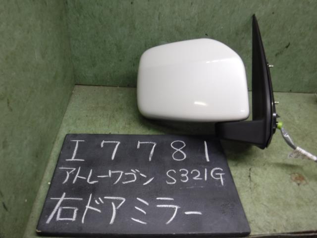メーカー ダイハツ 車名 ハイゼットアトレ 型式類別 15878-0003 グレード 660 カスタムターボRS 認定型式 ABA-S321G 車両タイプ 5DBOXワゴン 年式 H19/10 シフト 駆動 通称型式 エンジン型式 KF-DET ミッション型式 アクスル型式 車体色 白パール 車体色No W24 トリム色No FG40 走行距離(Km) 49,000 メーカー純正品番 87910-B5060 部品メーカー品番 保証 0ヶ月/0km 付加情報 白パール（W24） 電動格納 （カプラー5P）,(1)擦傷 1cmX5mm ** (2)ガリ傷 2cmX3cm ** 商品情報 ※純正番号およびモデル番号は参考としてください。※リビルト部品を購入される際のお願い【再生部品】と表示されているものをリビルト部品と呼んでいます。リビルト部品の場合には、交換時に取り外した部品をご返却していただく場合があります。詳しくはこちら※大物商品(ドア・ボンネット・バンパー等)は個人宅への配送ができない場合がございます。その場合、最寄りの配送業者支店止め等の対応となりますので、あらかじめご了承ください。 ページ上部へ【中古】中古部品 ハイゼットアトレ S321G 右サイドミラー 【3310120100-001526053513500】