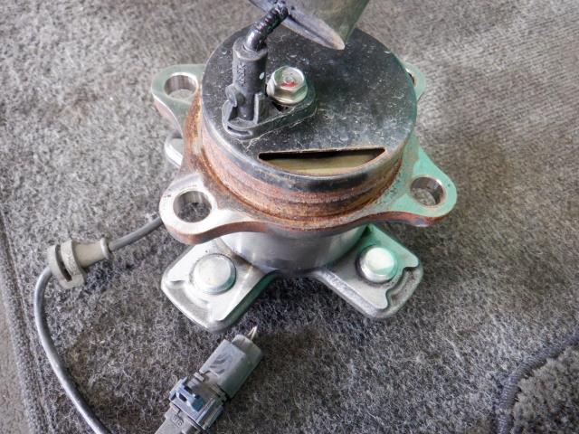 【中古】中古部品 フィット GP5 リアハブ 【3340140100-000022191544471】
