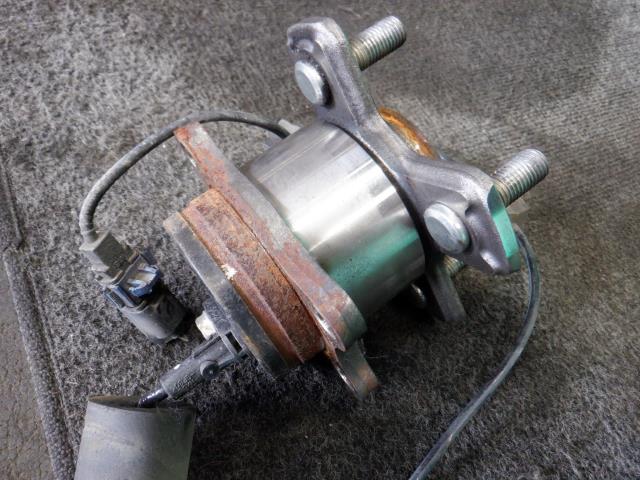 【中古】中古部品 フィット GP5 リアハブ 【3340140100-000022191544471】