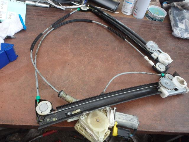 【中古】中古部品 BMW ミニ RA16 左フロントドアレギュレータ・モーター 【3331010800-000020310613220】