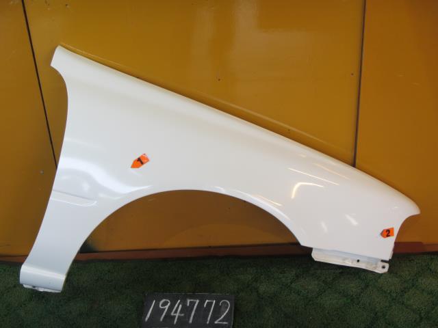 【中古】中古部品 ファミリア BVFNY10 右フロントフェンダー 【3310120100-001680121410600】