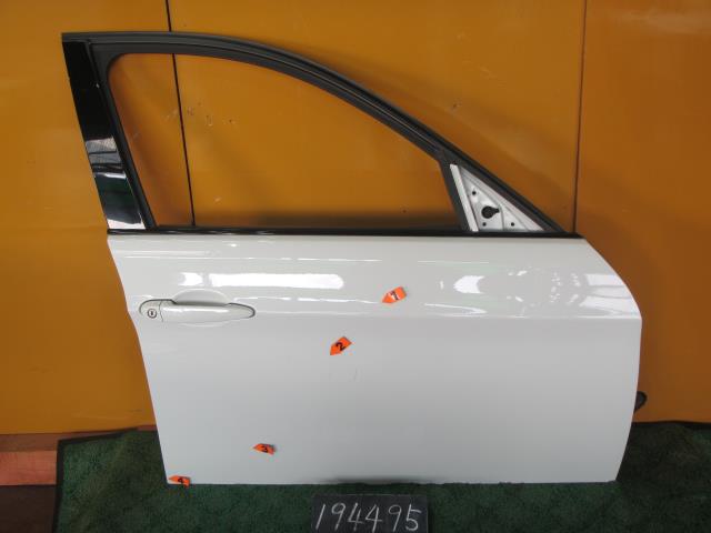 【中古】中古部品 BMW 3シリーズ VR20 右フロントドア 【3310120100-001672319613100】