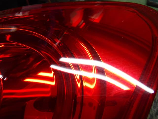 【中古】中古部品 マークX GRX120 右テールランプ 【3310120100-001579776515500】